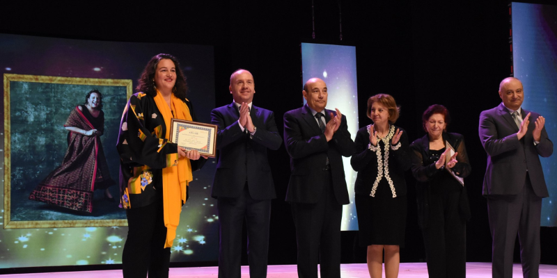 Soumaya Hallak récompensée à Damas par le Ministre syrien de la culture